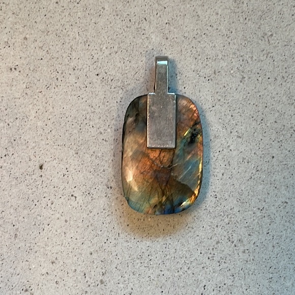 Simple Labradorite rectangular pendant blue/amber/green. - Picture 3 of 5